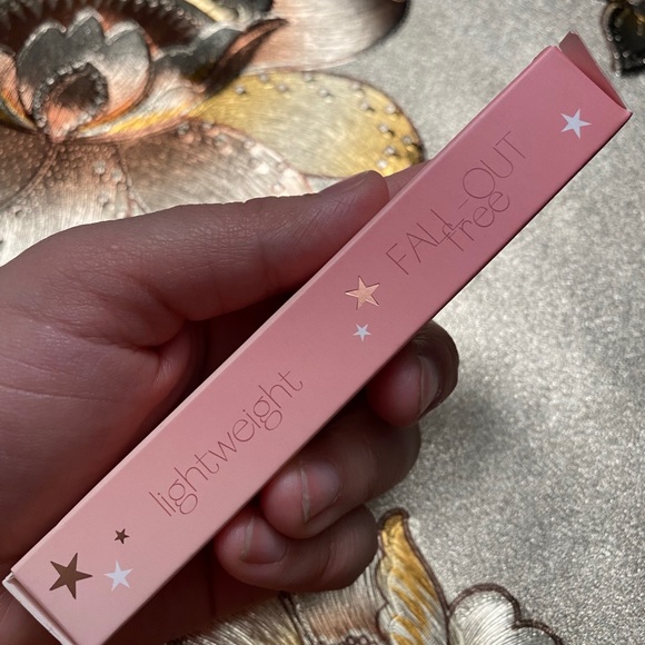 EyeShadow - Picture 2 of 6